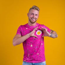 Load image into Gallery viewer, vyriski vyriska vyrui vaikinui vyrams saltiakai saltekai saltibarsciai saltibarsciais saltekais maike maikute marskineliai tshirt beet soup cold pink lietuviskas maistas foodroobai foodrubai kiausinis egg kiausu kiausiniu